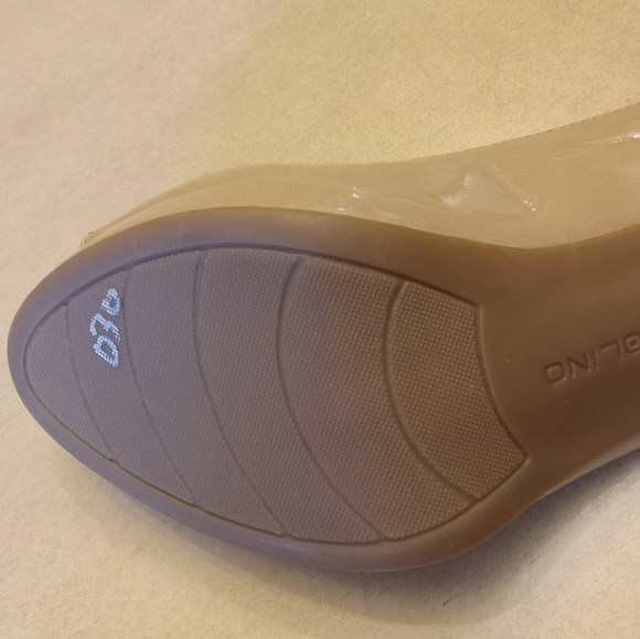 BANDOLINO Sling Back Peep Toe Dress Heels Shiny Patent Pumps Camel Tan-Beige 7 M - Picture 7 of 10